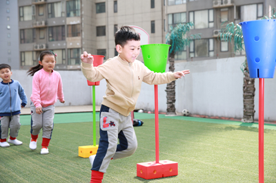 幼儿园户外轮胎的投放,幼儿园三个轮胎怎么固定让幼儿玩