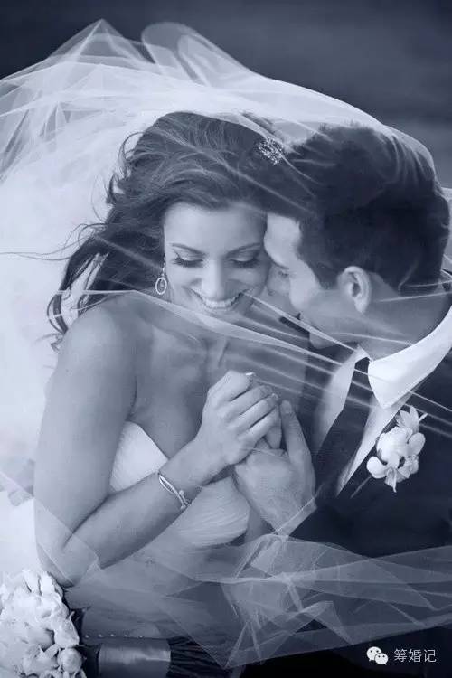 拍婚照pose技巧大全,搞怪婚纱照姿势的摆法