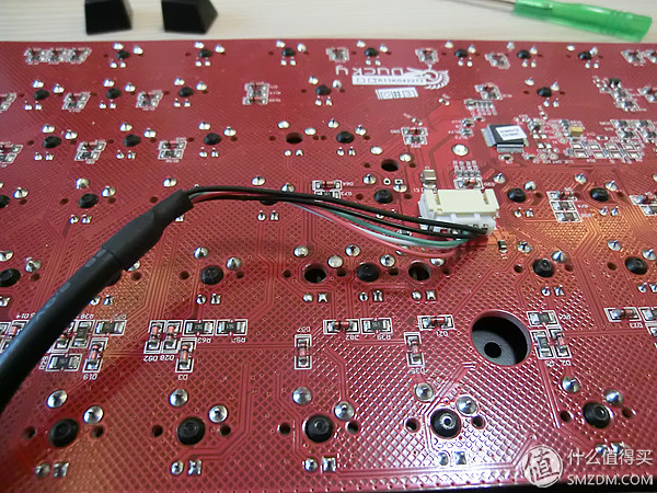 国产轴请继续努力！曜越TteSPORTS波塞冬ZRGB背光机械键盘评测