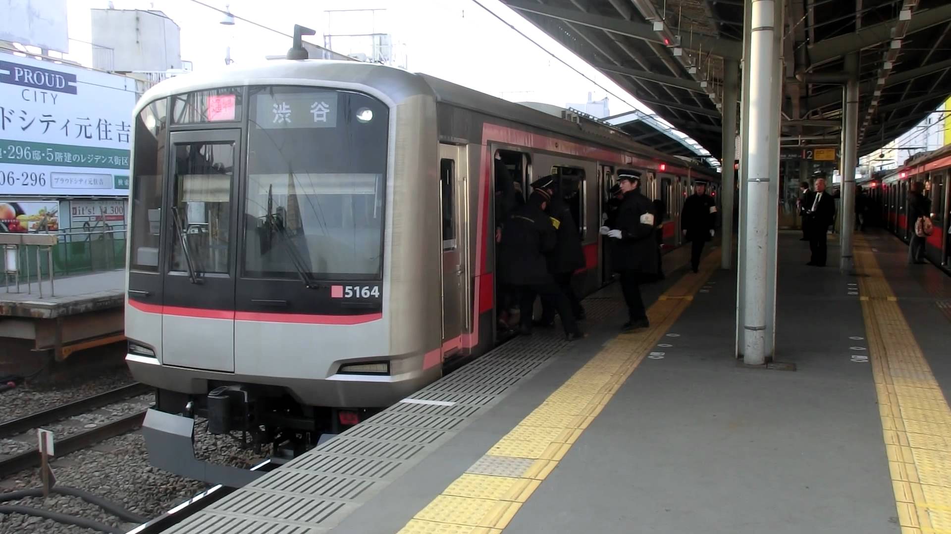 穷得只能吃白米粥,穷的只能吃狗粮了