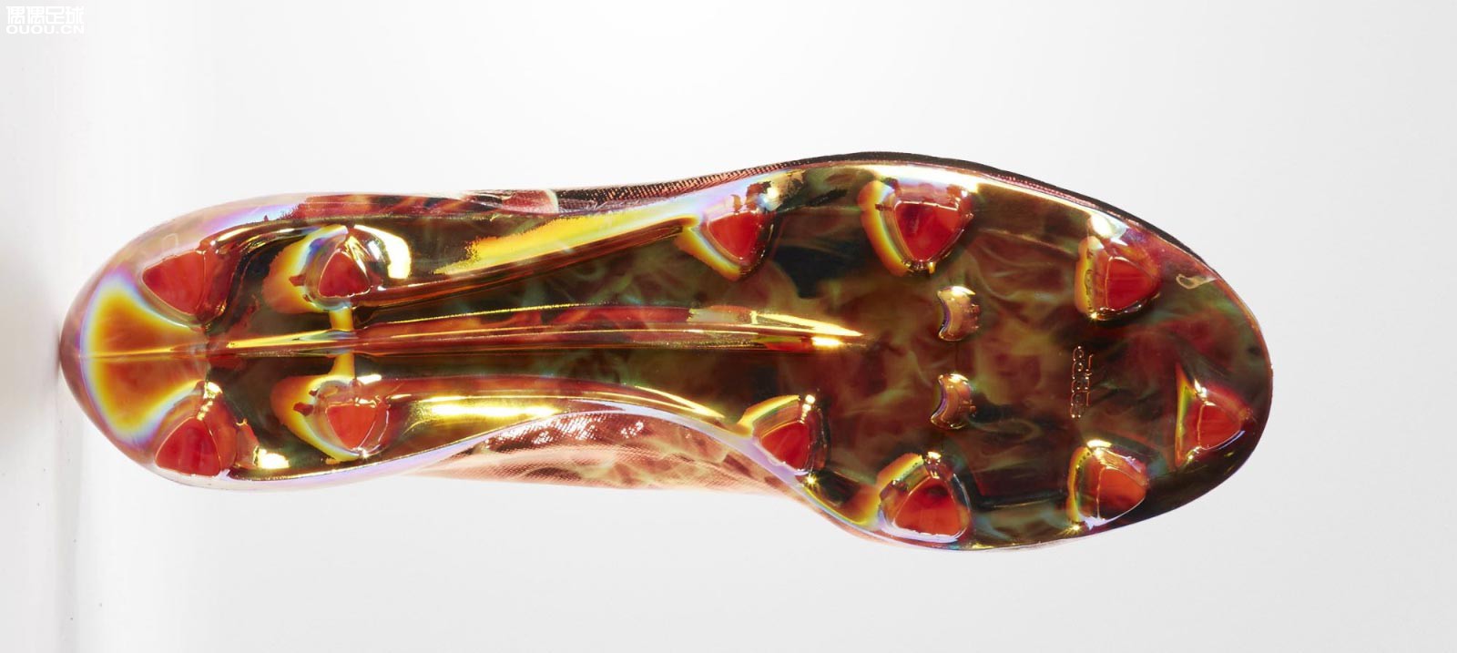 橄榄球鞋乱入！玻利维亚球员亚斯曼世预赛成功炫鞋