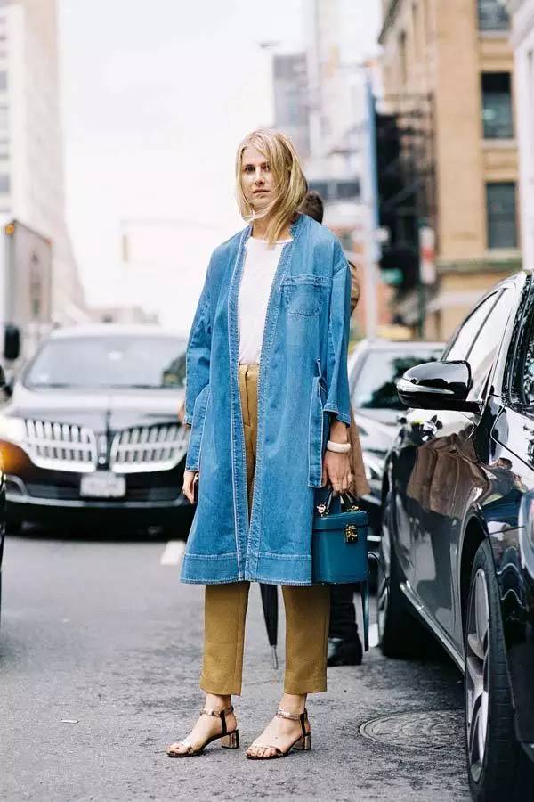 像Gigi一样时髦就穿那样一件牛仔外套（今秋最时髦的牛仔清单）