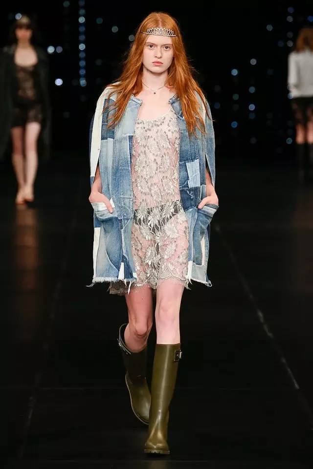 像Gigi一样时髦就穿那样一件牛仔外套（今秋最时髦的牛仔清单）