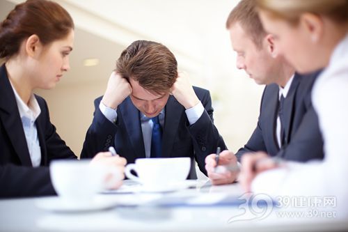 心脏装了支架怎么还是气短,心脏三根血管都堵了放了两个支架