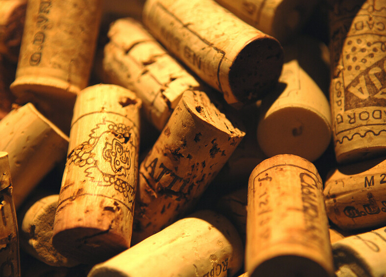 老年人喝红酒的好处和坏处,常喝红酒对睡眠有好处吗