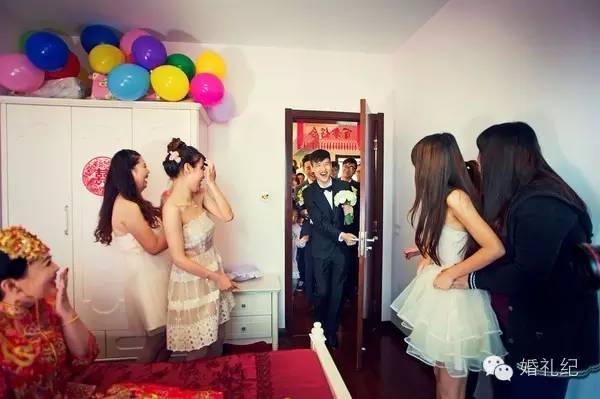 你有堵门*法大**我有破门大计，有新郎居然自带开锁匠