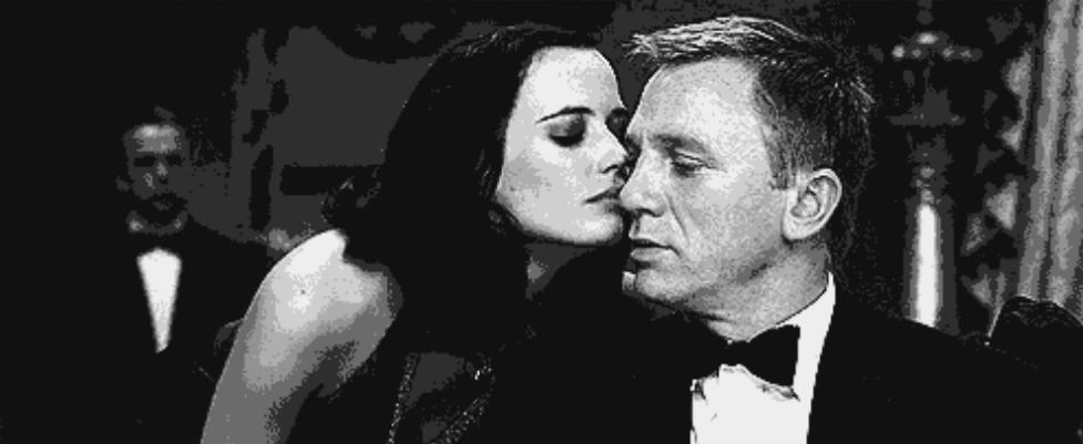 男人交工资给老婆,男人交工资卡给女人的套路