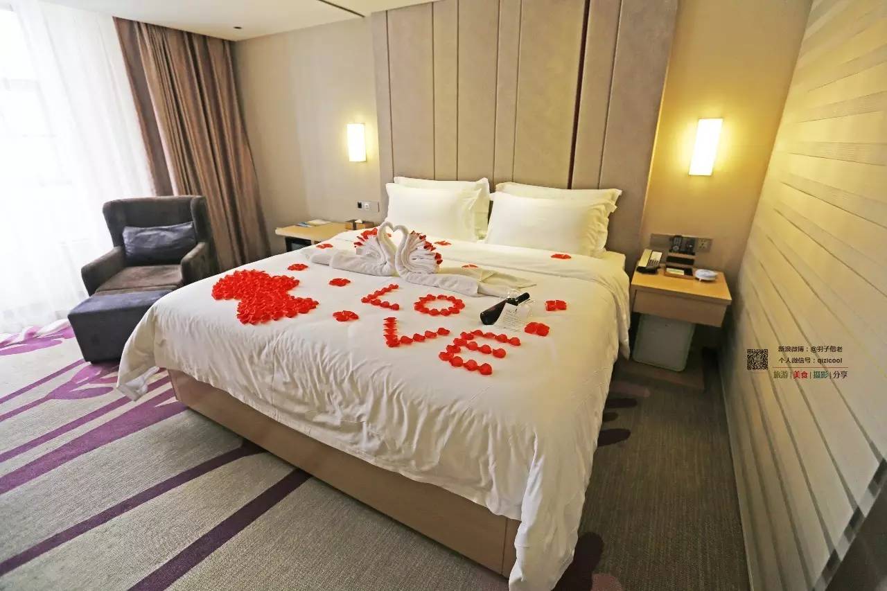 这一家酒店有门童，叫“白手套”。