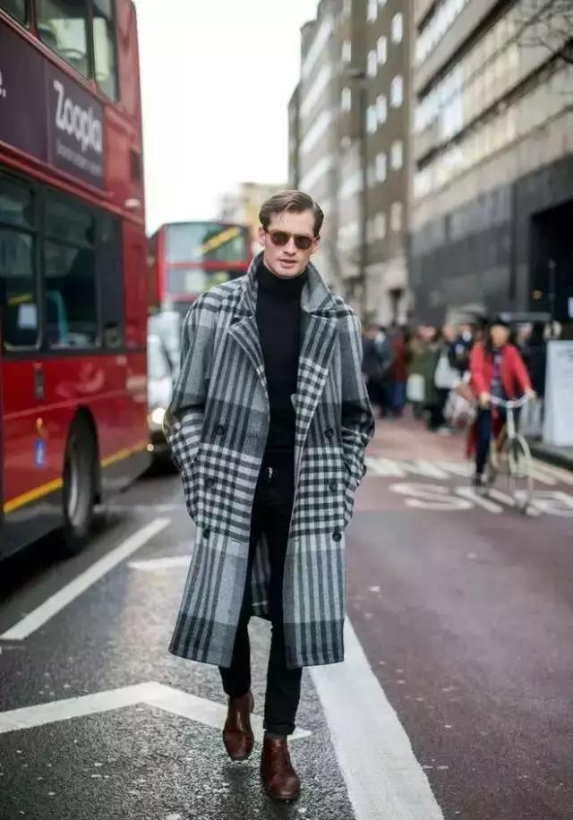 男士裤子搭配技巧秋季,秋季男士黑色运动裤宽松搭配