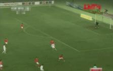 国足过人踩球被失误gif,国足5:1马来西亚gif