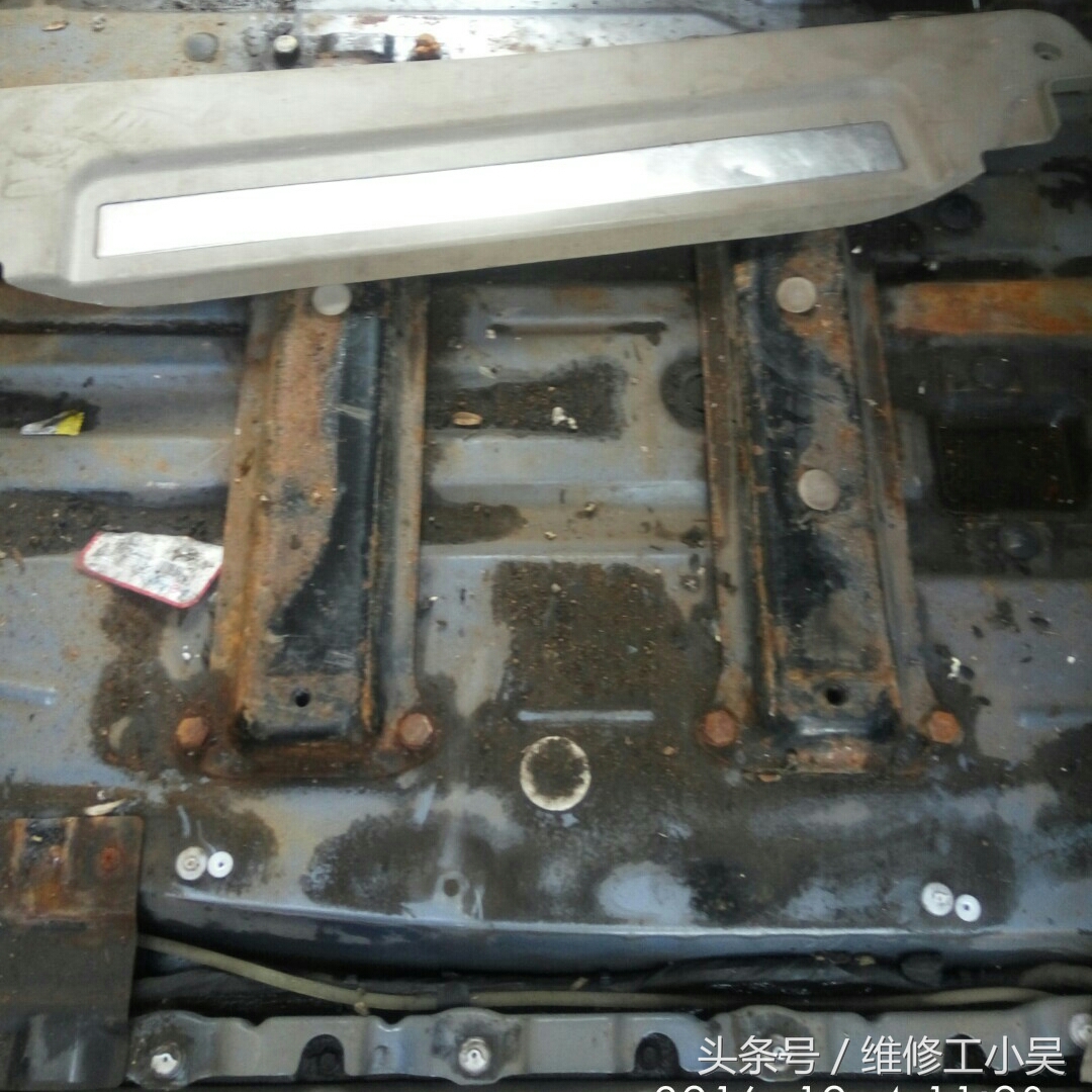 拆下来的二手车座椅,拆二手汽车座椅