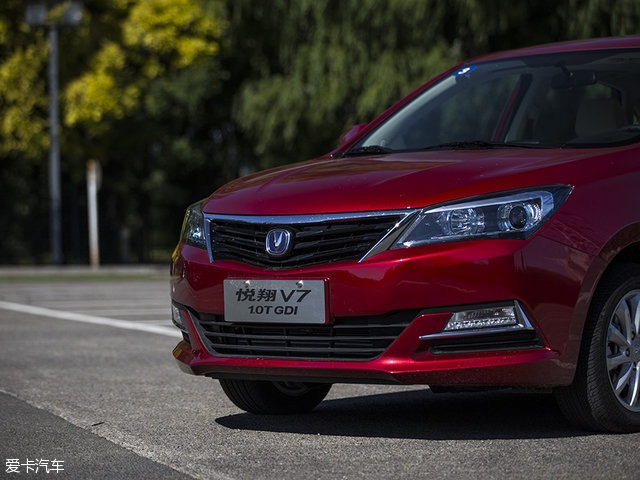 悦翔v71.0t和1.6l对比,悦翔v715款1.6l自动乐享怎么样