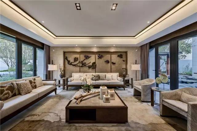 一处九间堂，梁志天、凌子达的不同演绎