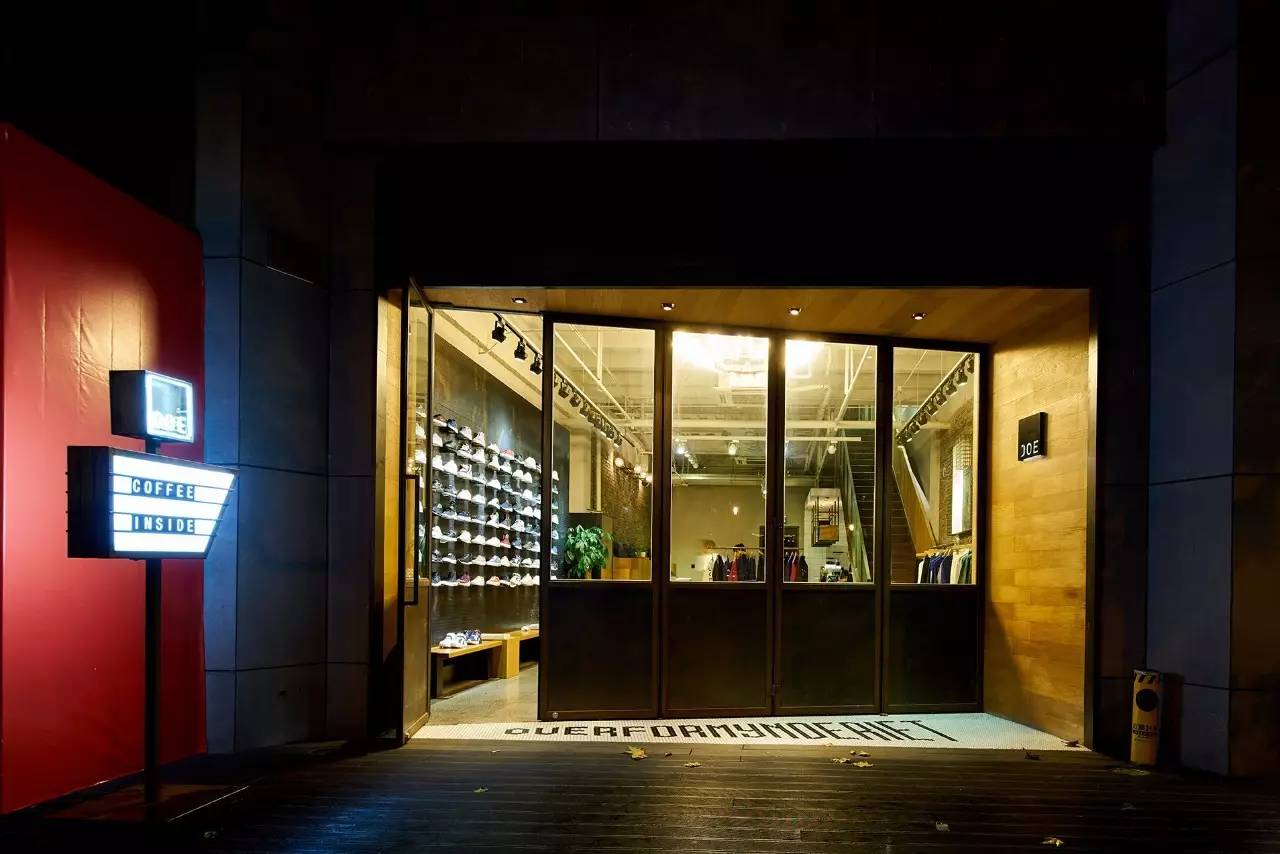 我们在上海拍下了15位潮流工作者，还给你介绍20间最新最好玩的潮店！