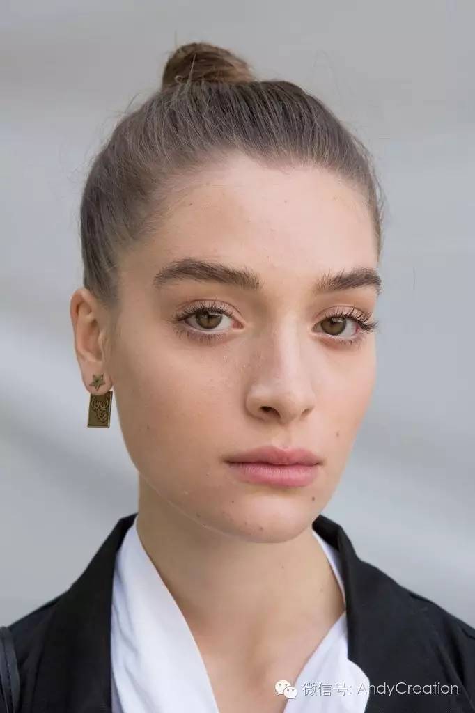 2019秋冬秀场妆容,巴黎时装周的妆容衣服特点