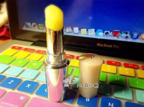 润唇又带颜色的唇膏,什么牌子的唇膏润唇最好