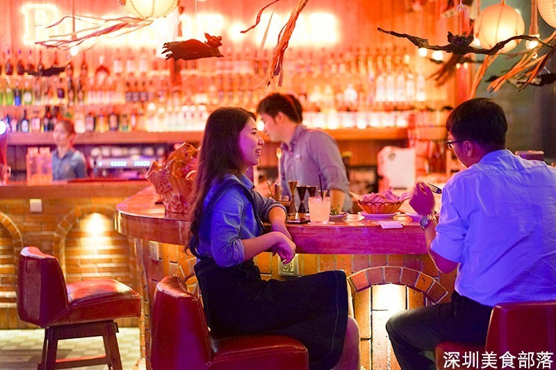 这家店,凭什么7点就能坐满,直到凌晨1点还有人舍不得走