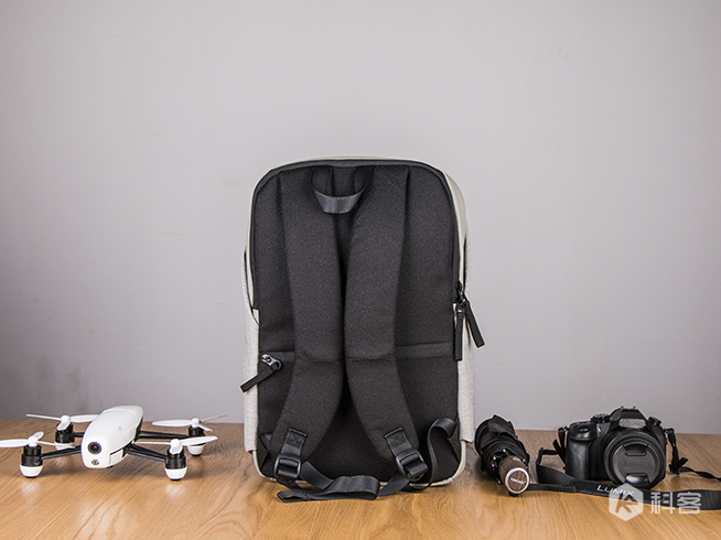 魅族休闲双肩包,魅族双肩包黑色还是灰色好看