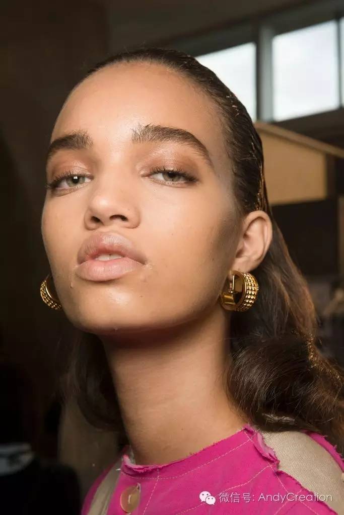 2019秋冬秀场妆容,巴黎时装周的妆容衣服特点