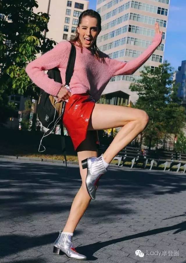 今年最火的短靴白色显瘦,2022最流行的鞋子百搭短靴