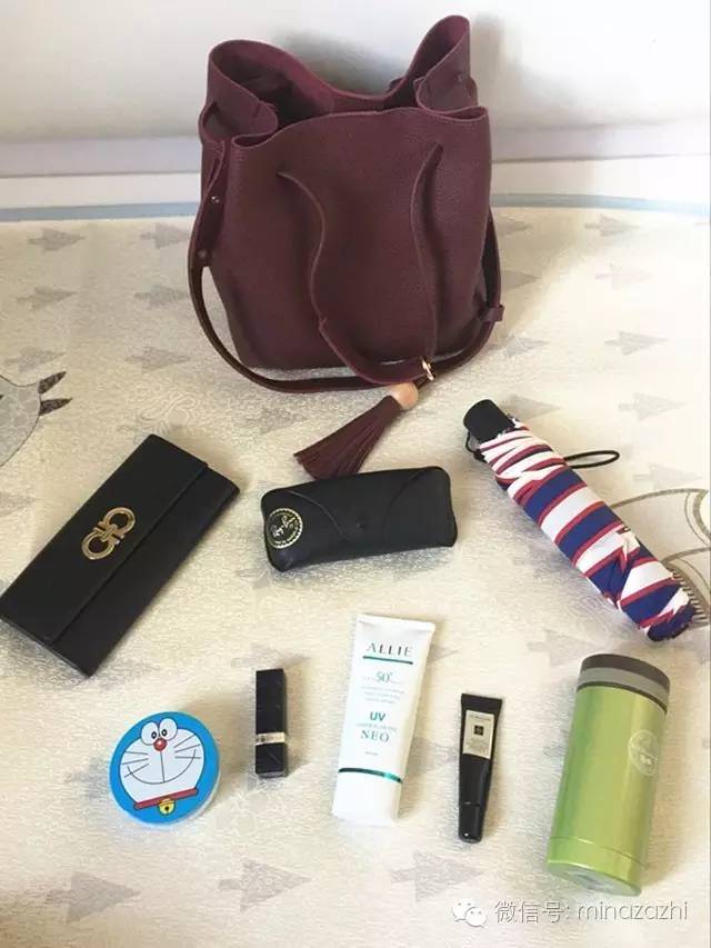 潮流博主包里有什么,我的时尚包里有什么