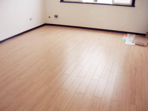 瓷砖上能直接铺大理石吗,瓷砖上面可以直接铺木地板吗