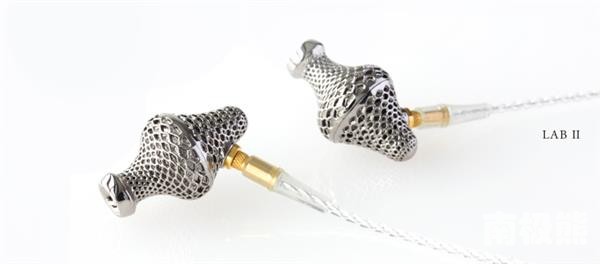 又一件土豪玩具：4300美元一对的超高音质钛金属3D打印耳机