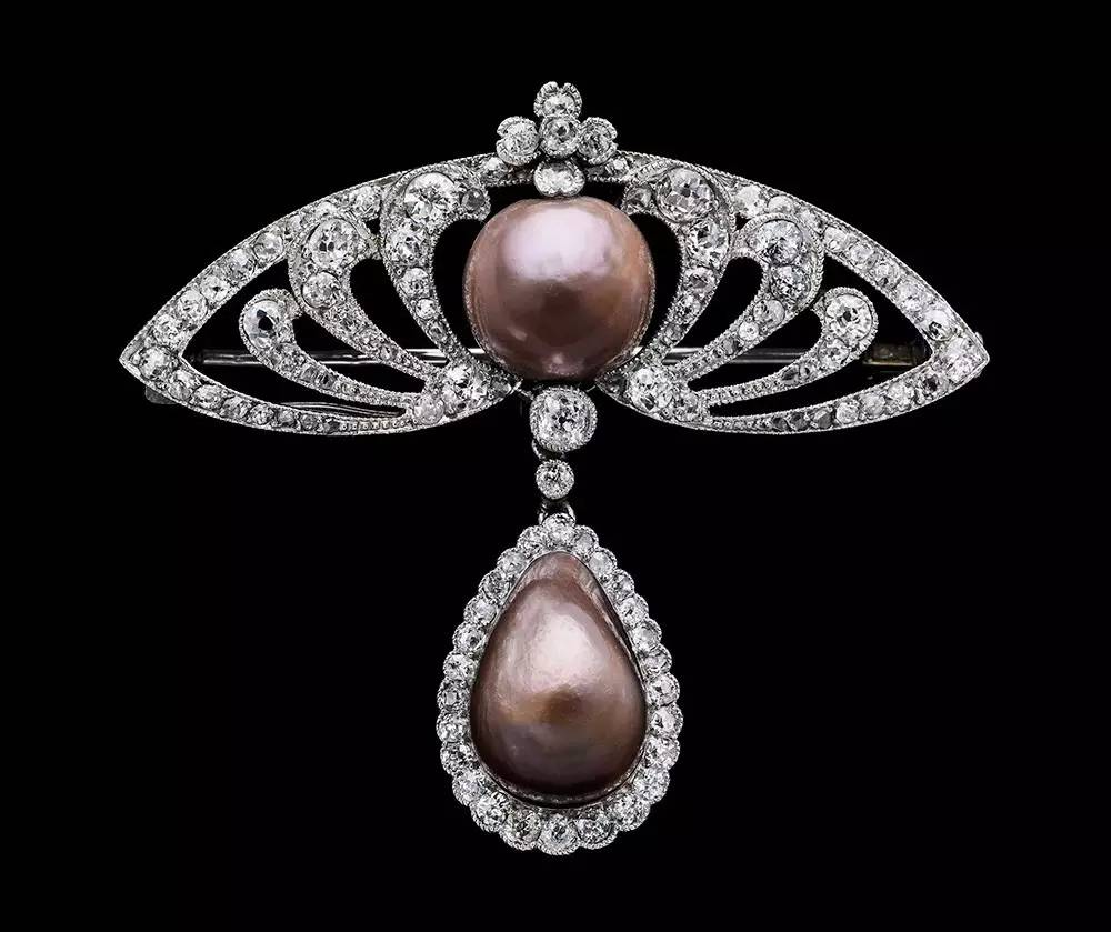 慈禧太后最漂亮的珍珠凤冠图片,万历皇帝的金丝皇冠被卖外国了吗