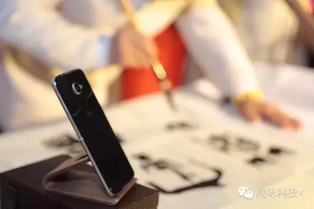 既懂商务又有颜值，还不快到碗里来？