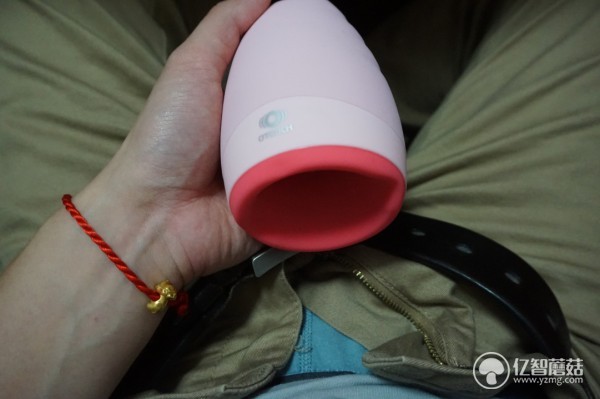 这是一个咬住你就不松口的杯子