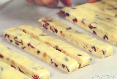 简易花生牛轧糖的做法,花生牛轧糖制作超简单