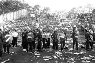 看个球都这么危险最惨重的体坛*踏事踩**件，只因进一球340人身亡