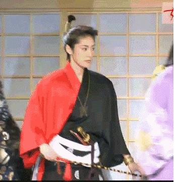 女明星争相自称老公，但她们不懂真正让我们想弯的女人什么样