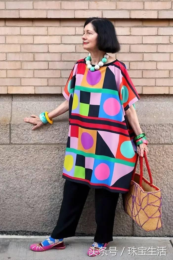 请不要用玻尿酸陪伴你年老的岁月，要用就用珠宝！