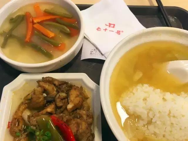 离开成都这多年，发现心念念的还是这碗4块钱的汤饭