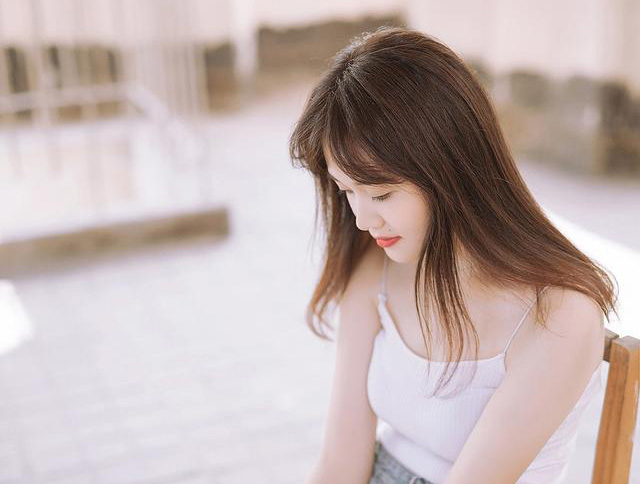 小说：她今早在公园欺负了萌宝，下午回剧组，发现他竟是导演儿子