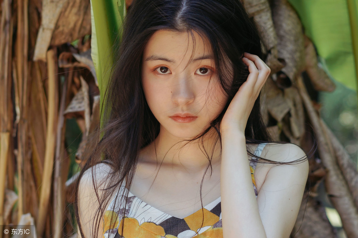 小说：“你是不是傻？把外套穿上”众目睽睽之下，他把外套丢给我