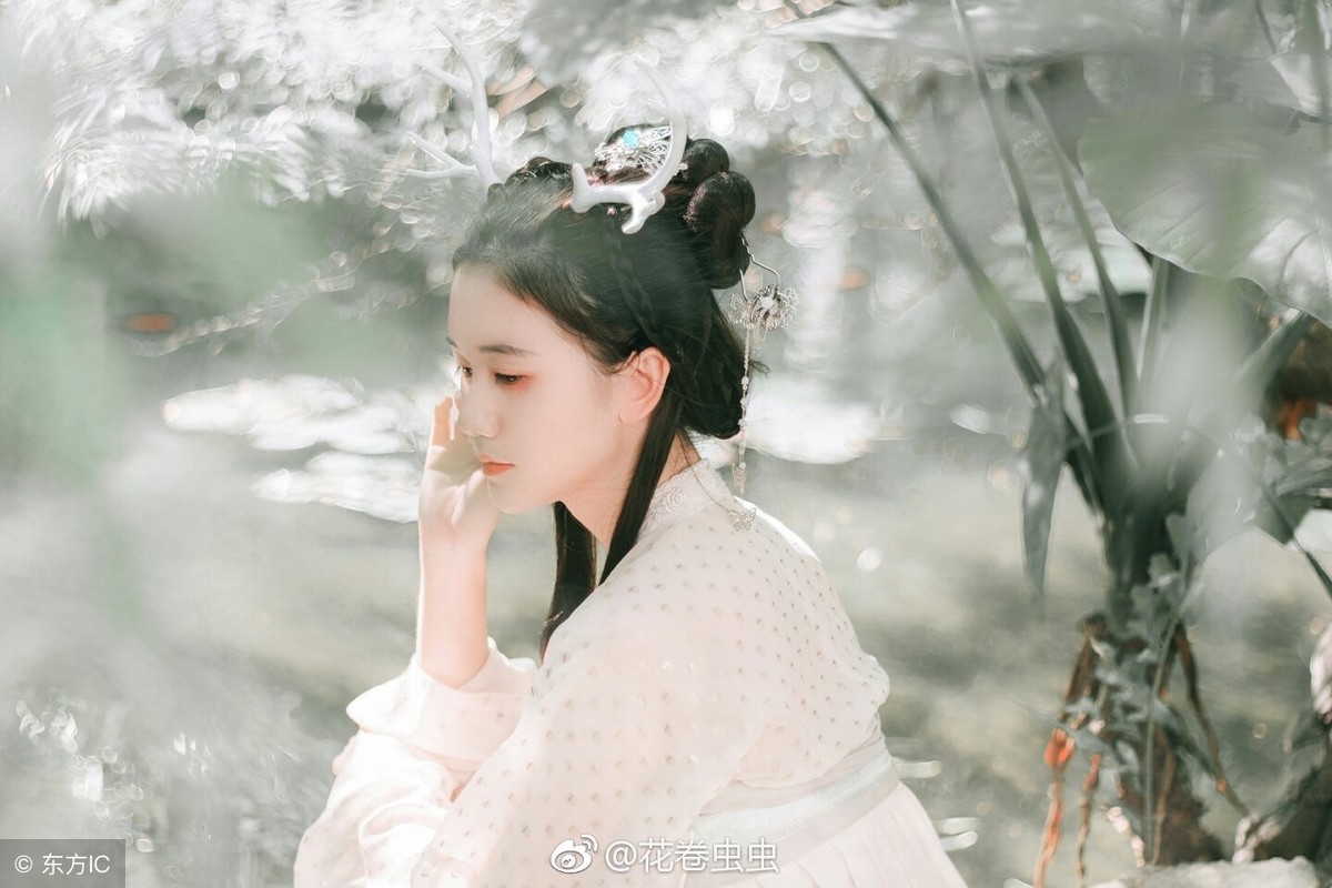 落水孤女被侯府世子救起,庶妹落水被救全文