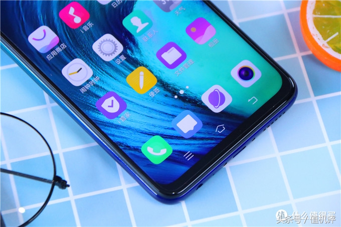 vivoz5x全面详细评测,vivoz5x挖孔屏视频
