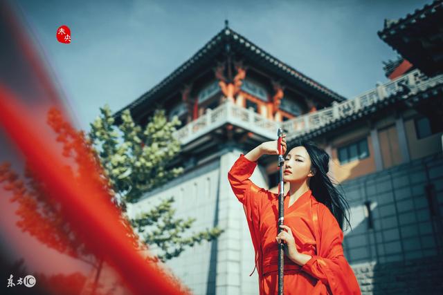 小说：四年前，她被父亲赶出国，如今却带了一对龙凤胎回来