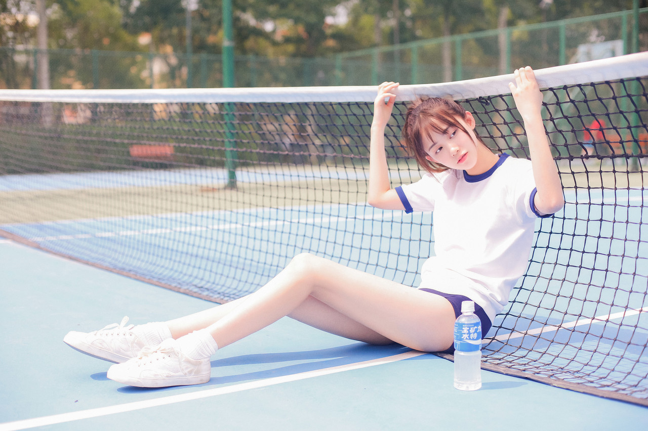 小说：同学会妻子被轮番灌酒窝囊废丈夫却将价值几万的酒标签撕开