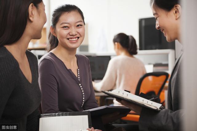 小说：小伙凭借三寸不烂之舌，很快谈下大生意，赚了人生第一桶金