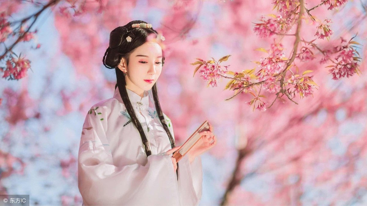 小说：药浴有毒！王妃极力阻止王爷继续浸泡，神医之女不让他起来