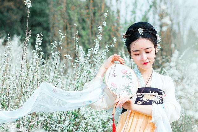 小说：卖了野味和药材，她欢欢喜喜带弟弟回家，不料被土匪盯上了