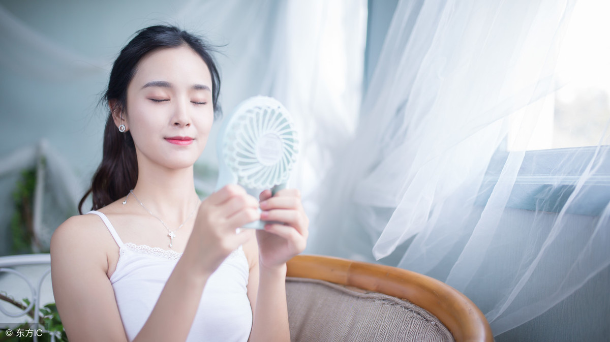 小说：集体割麦子，副队长公报私仇分给她最难割的，最低工分