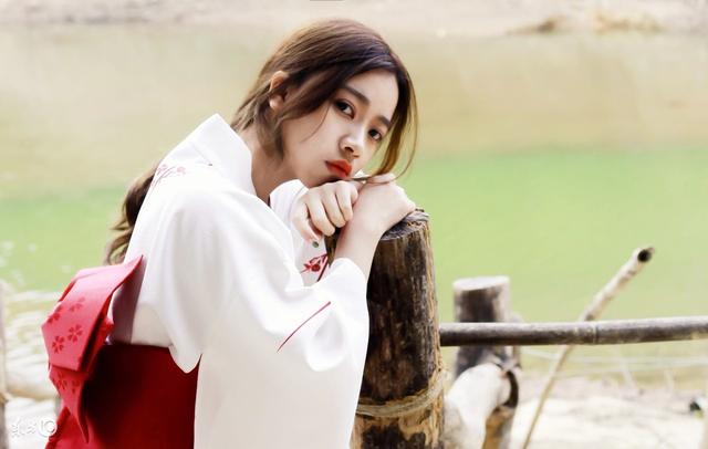 小说:孩子这是饿了,想吃奶了。