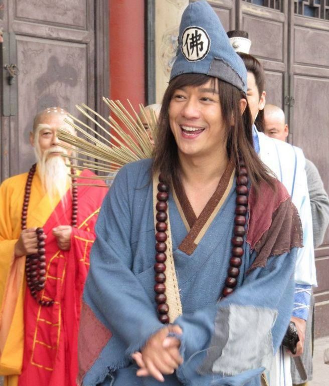 过气老戏骨窘况:农村走穴、直播捞金、情史混乱,晚节还值钱吗?