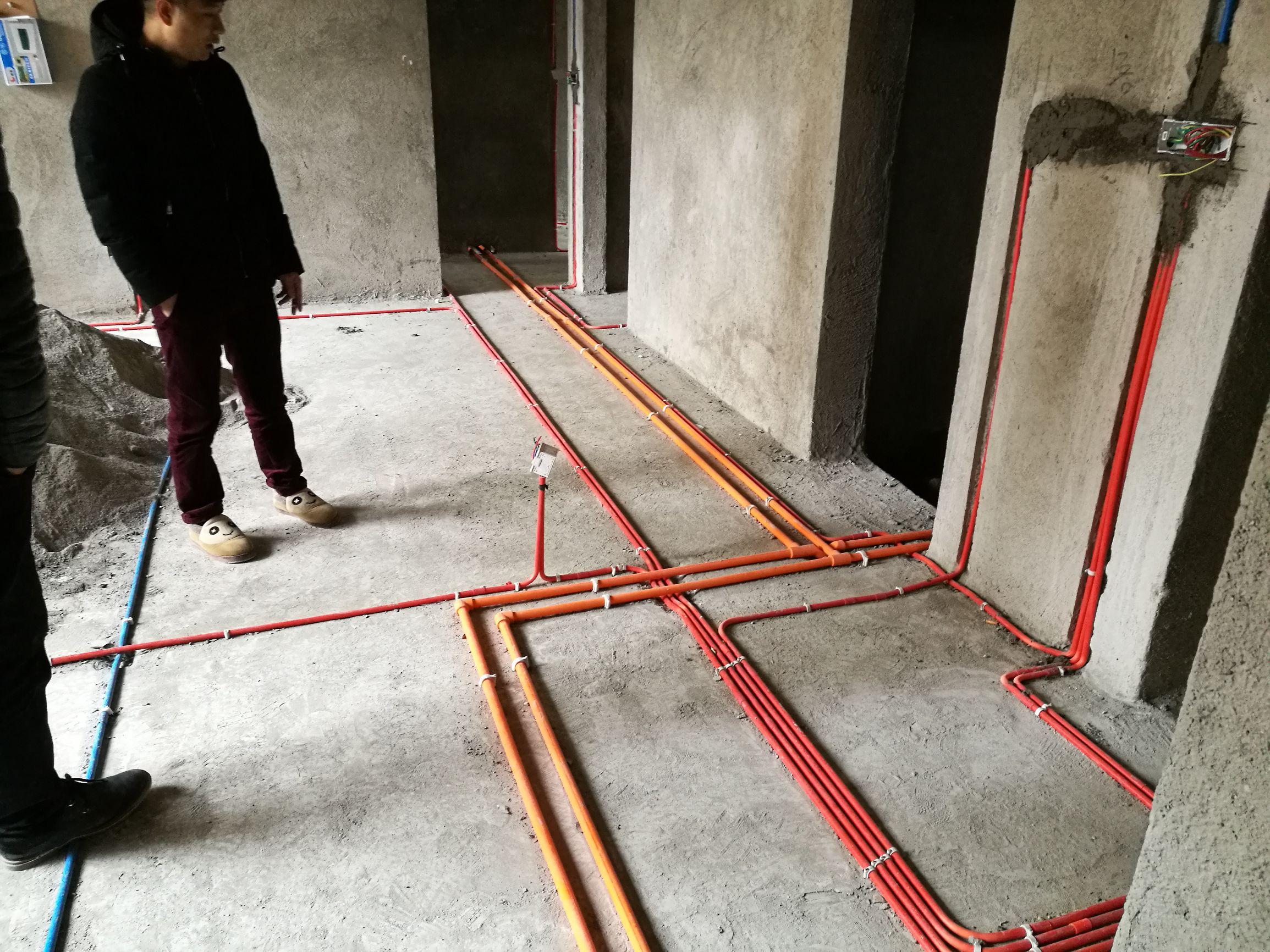 装修水电不要走顶,装修水电不开槽的弊端