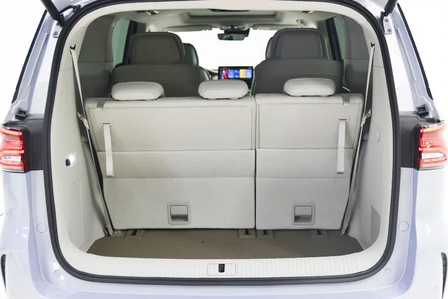 荣威mpvimax8测评,mpv搅局者荣威imax8静态解析