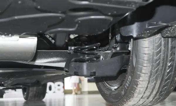 标致408和大众速腾哪个底盘好,1.6t408和1.6l速腾哪个省油